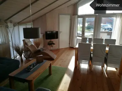Wohnzimmer mit Essbereich