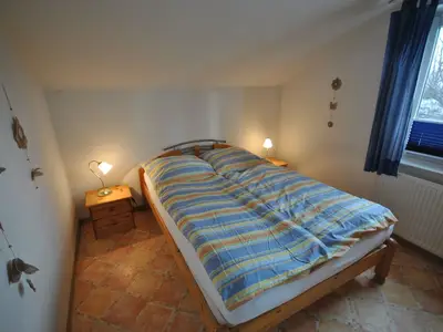 Schlafzimmer mit Doppelbett