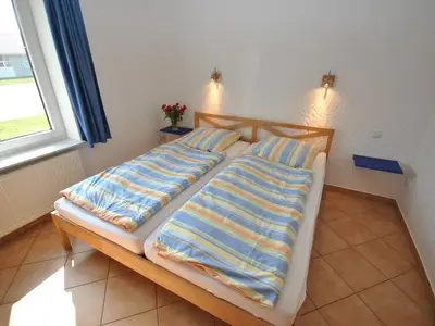 Schlafzimmer mit Doppelbett