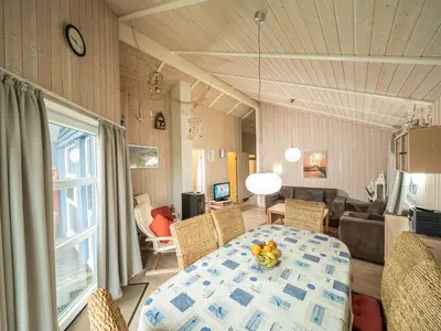 Wohnzimmer mit Essbereich
