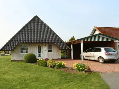 Eingang mit Carport