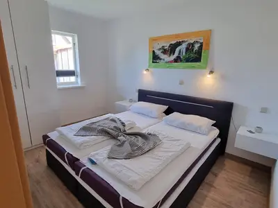 Schlafzimmer 1