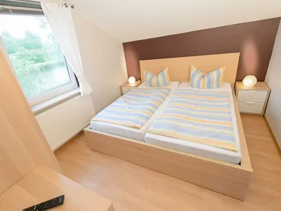 Schlafzimmer mit Doppelbett