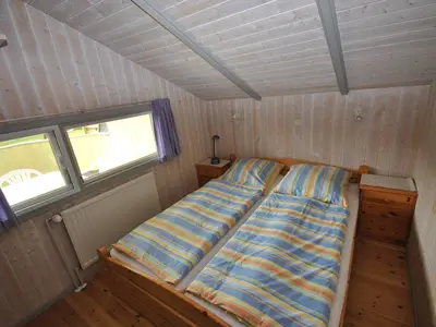 Schlafzimmer mit Doppelbett
