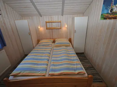 Schlafzimmer mit Doppelbett