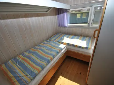 Schlafzimmer mit zwei Einzelbetten