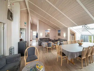 Wohnzimmer mit Essbereich