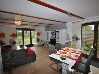 Wohnzimmer mit Essbereich