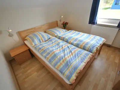 Schlafzimmer mit Doppelbett