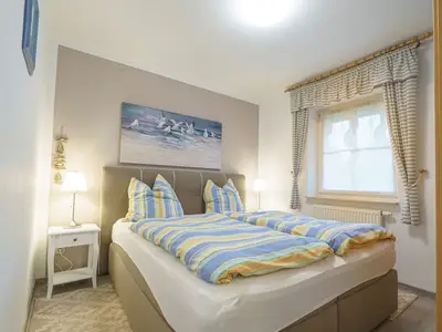 Schlafzimmer mit Doppelbett