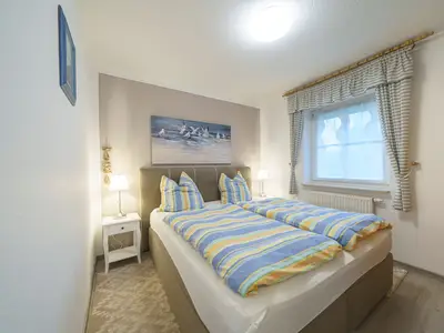Schlafzimmer mit Doppelbett