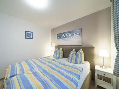 Schlafzimmer mit Doppelbett