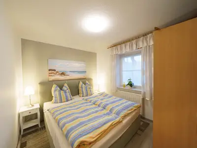 Schlafzimmer mit Doppelbett