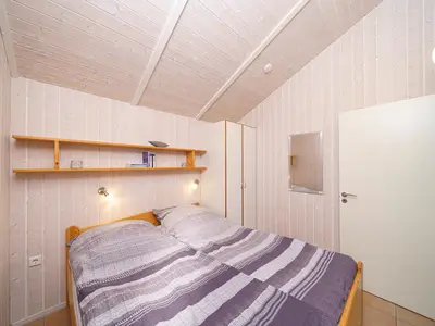 Schlafzimmer mit Doppelbett