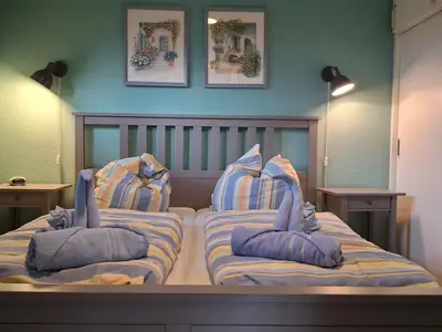 Schlafzimmer mit Doppelbett