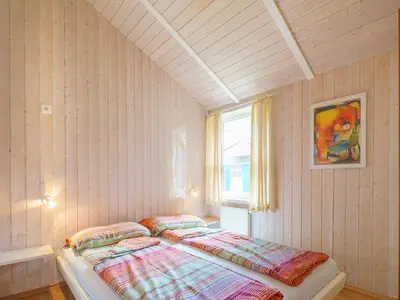 Schlafzimmer mit Doppelbett