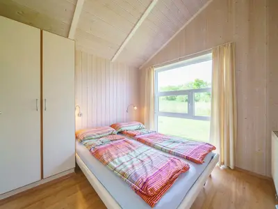 Schlafzimmer mit Doppelbett