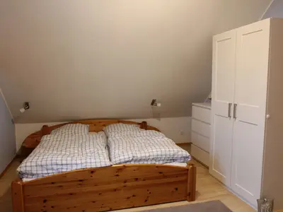 Schlafzimmer mit Doppelbett
