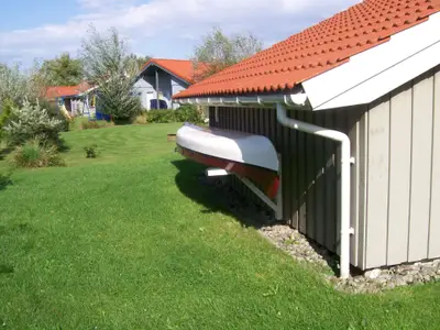 Außenansicht und Kanu