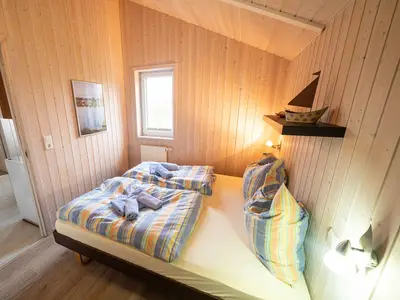 Schlafzimmer mit Doppelbett