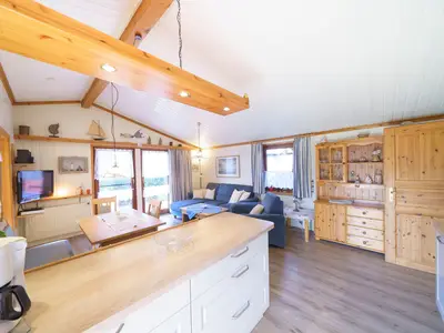 Küche und Wohnzimmer