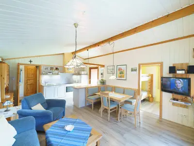 Wohnzimmer mit Essbereich