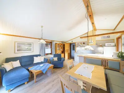 Wohnzimmer mit Essbereich