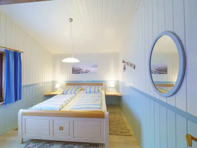 Schlafzimmer mit Doppelbett