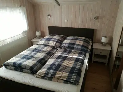 Schlafzimmer mit Doppelbett