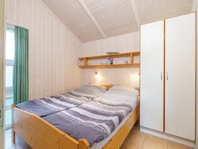 Schlafzimmer mit Doppelbett