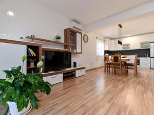 23767758-Ferienhaus-6-Pakostane-300x225-3