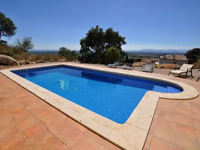 PoolOfHouse