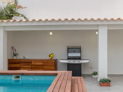 PoolOfHouse