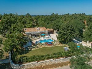 Ferienhaus für 14 Personen (400 m²) in Pazin