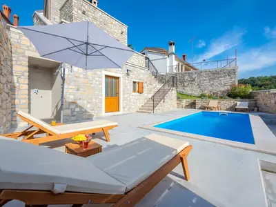 PoolOfHouse