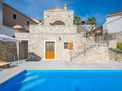 PoolOfHouse