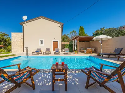PoolOfHouse