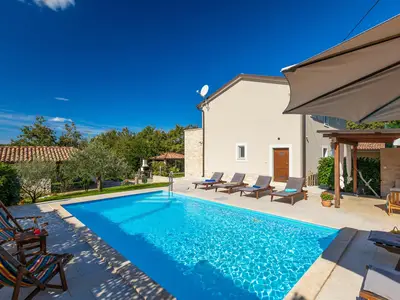 PoolOfHouse