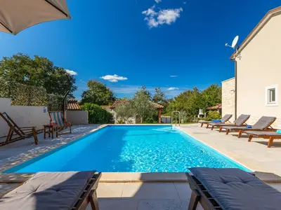 PoolOfHouse