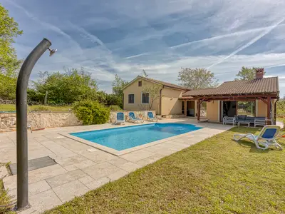 Villa Simac With Pool and Whirlpool