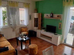 23942652-Ferienhaus-7-Pašman-300x225-1