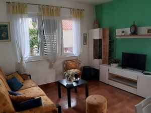 23942652-Ferienhaus-7-Pašman-300x225-2