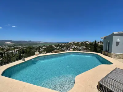 Pool. Pool  -  Pool - Salzwasserpool mit traumhaften Berg und Meerblick