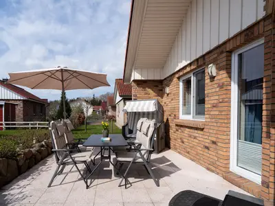 Strandnahes Ferienhaus mit Kamin, Garten, Strandkorb für 4 Gäste und Hund