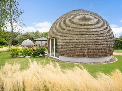 Ferienhaus Nordlichter - Kugelhaus am Tollensesee - Gartenblick