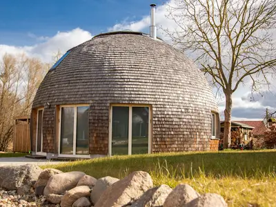 Ferienhaus Phoebe - Kugelhaus am Tollensesee - Kugelhaus im Herbst