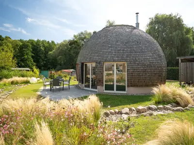Ferienhaus Kugellager - Kugelhaus am Tollensesee - charmantes Ambiente und idyllischer Garten