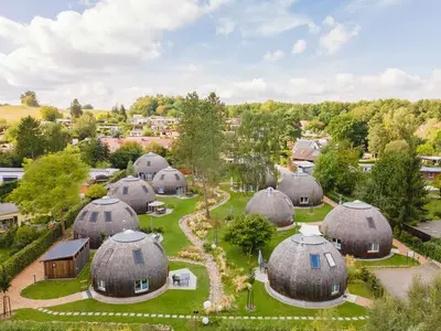 Ferienhaus Selene - Kugelhaus am Tollensesee - Apartmentgelände von oben