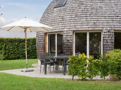 Ferienhaus Kirana - Kugelhaus am Tollensesee - große Terrasse zum Verweilen