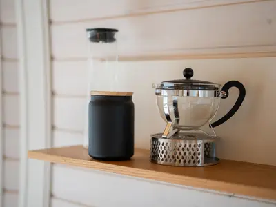 Ferienhaus Kirana - Kugelhaus am Tollensesee - dekorative Elemente in der Küche